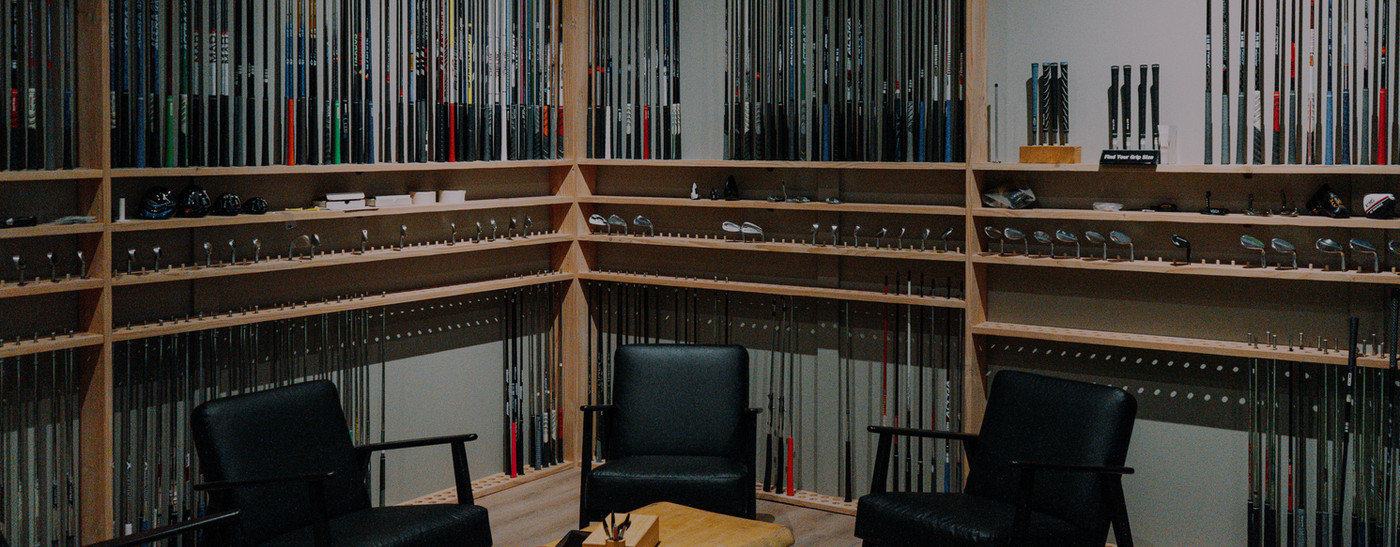 Box de fitting du centre avec clubs et écrans de mesure